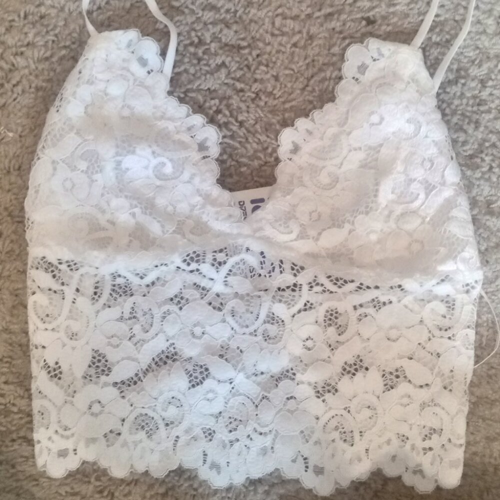 💜💜💜Super cute white lacy cropped tank top 🩷🩷🩷